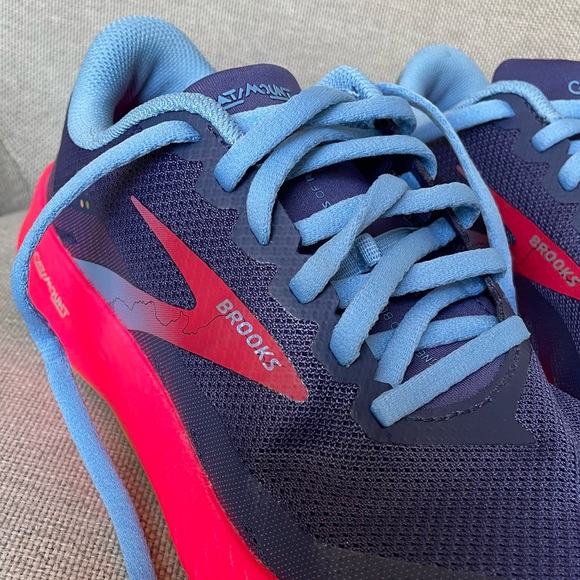 Brooks Catamount Super comfy! Only worn a couple of times, decided to size down. - Picture 5 of 15